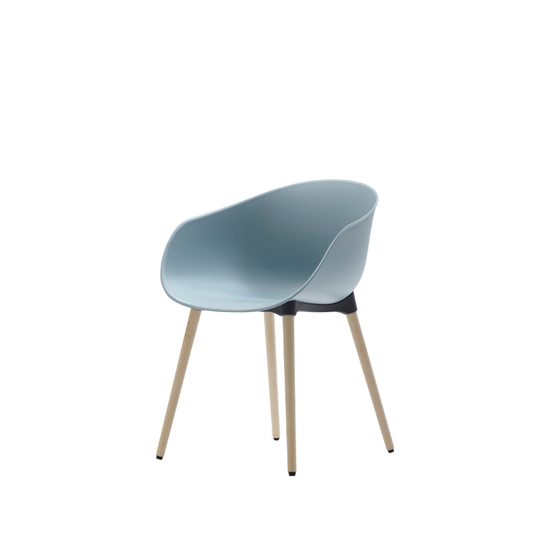 Verco Cup in blue with wood legs