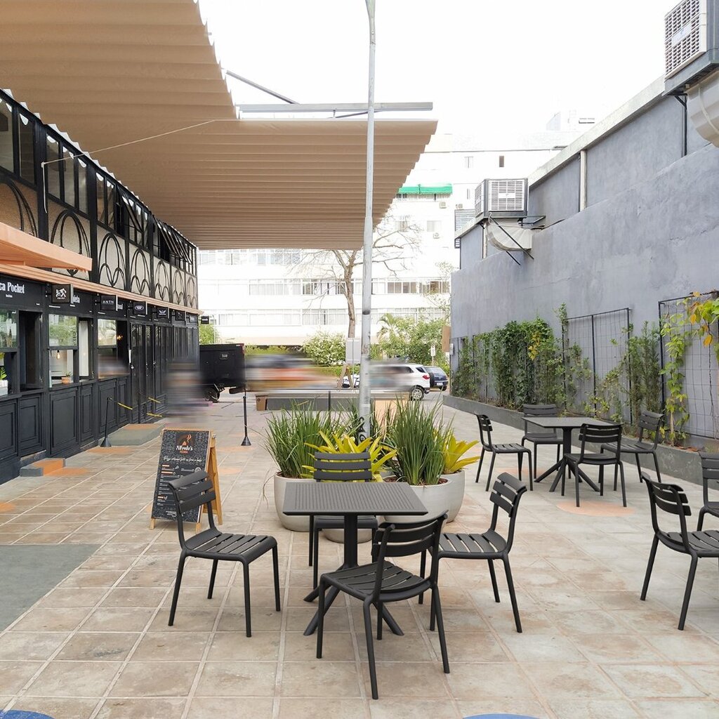 Helen side chair - outdoor setting