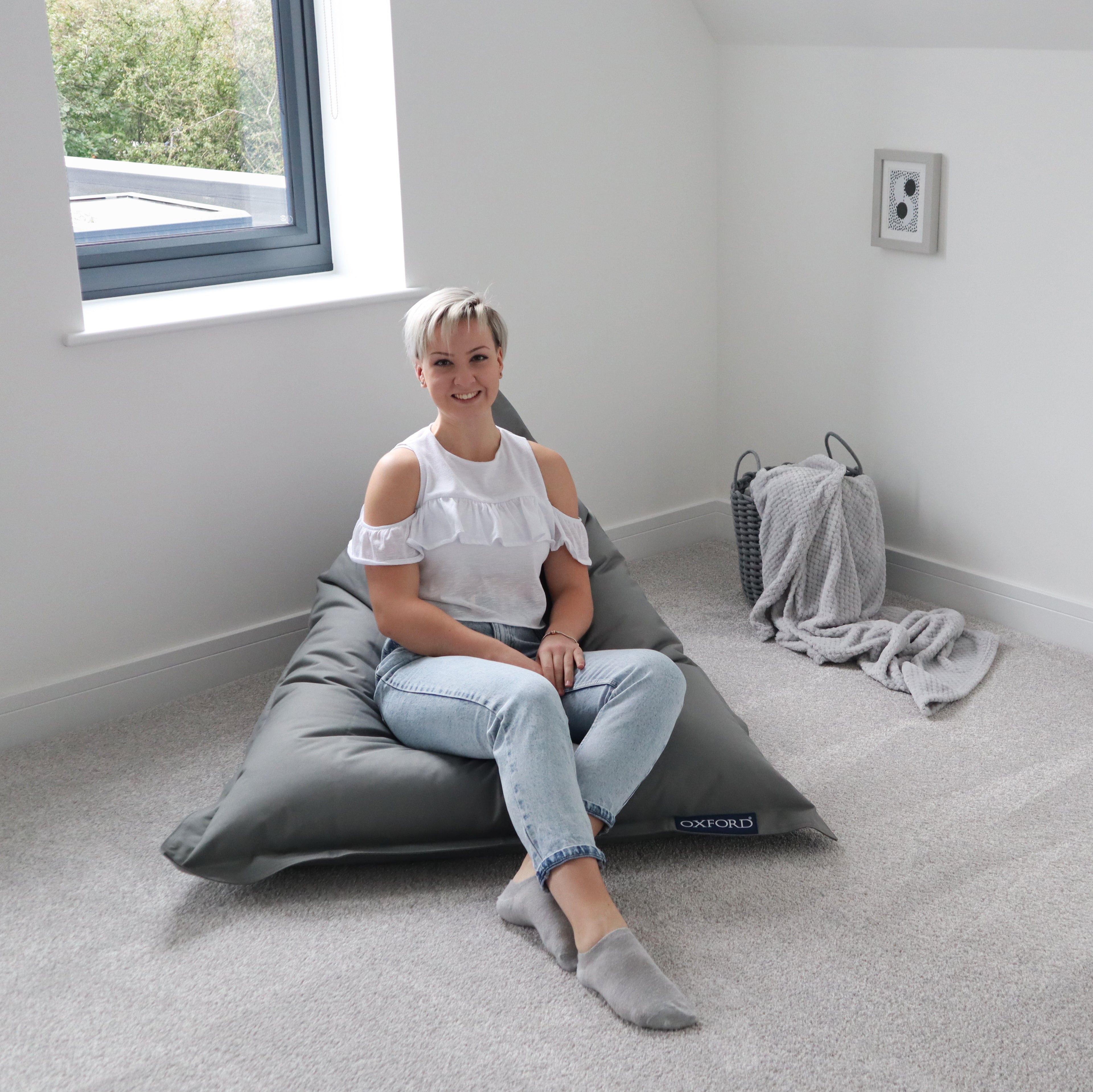 Girl on grey Oxford Beanbag MOSA